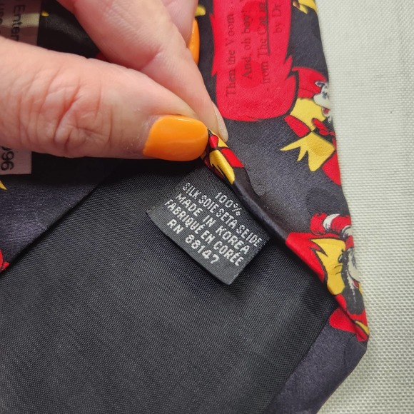 Vintage Dr. Seuss Cat In The Hat 1996 Valentine Heart Collectible Silk Tie - Picture 4 of 5